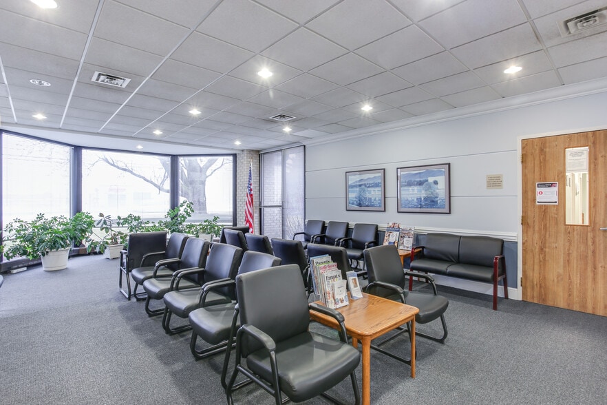 More Photos Of 7201 Green Bay Rd, Kenosha Medical For Lease