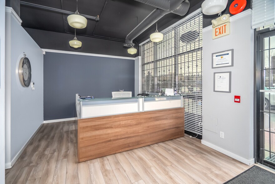 More Photos Of 15272 Croydon Dr, Surrey Office Residential For Sale