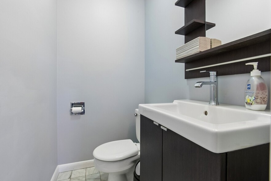 More Photos Of 65 Sachem St, Norwich Medical For Sale
