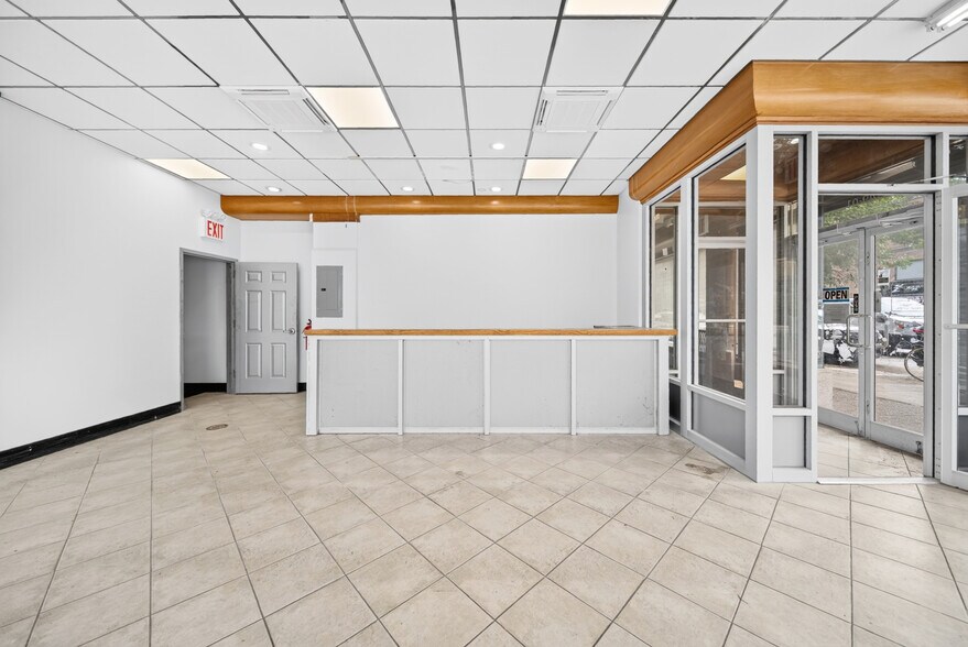 More Photos Of 14901 41st Ave, Flushing Storefront Retail Residential For Lease