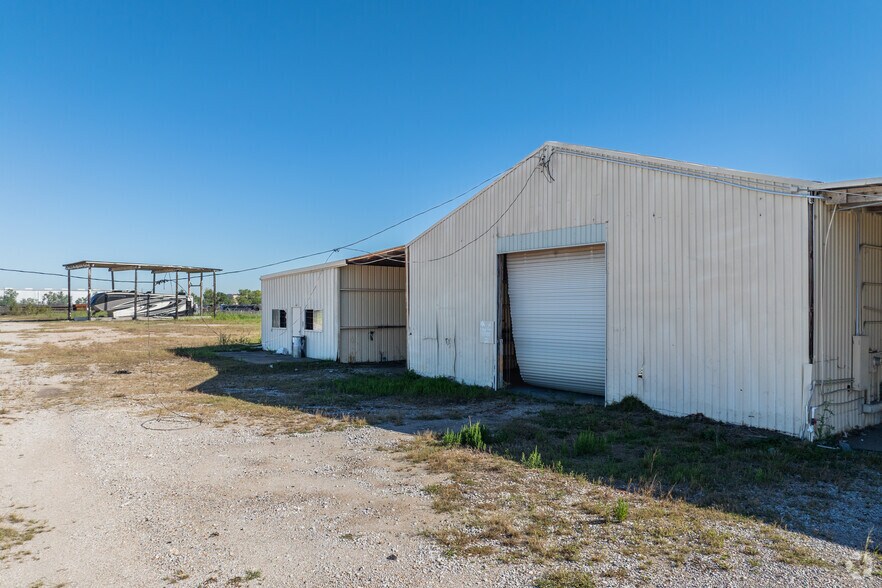 More Photos Of 4901 Shank Rd, Pearland Warehouse For Sale