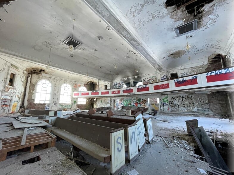 More Photos Of 335 W 14th St, Anderson Religious Facility For Sale