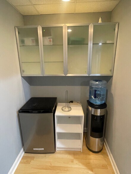 More Photos Of 8607-8609 2nd Ave, Silver Spring Medical For Sale