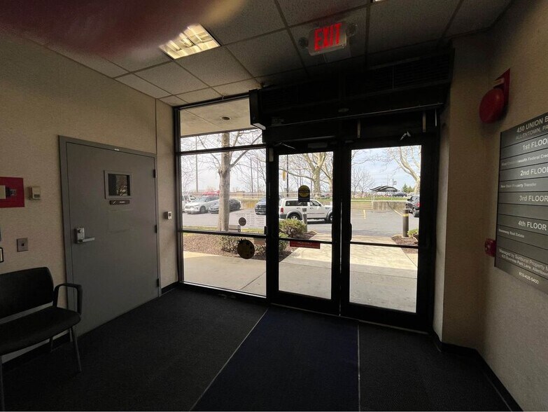 More Photos Of 446-450 Union Blvd, Allentown Medical For Lease