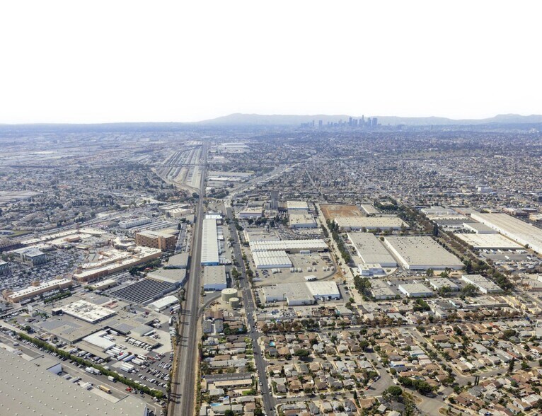 More Photos Of 5717 E Ferguson Dr, Commerce Manufacturing For Sale