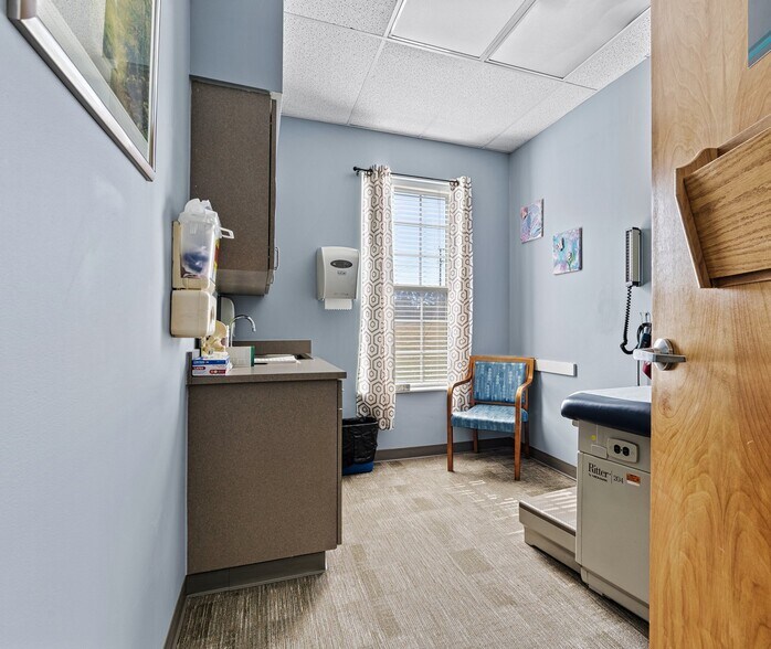 More Photos Of 357-359 Williamson Rd, Mooresville Medical For Sale