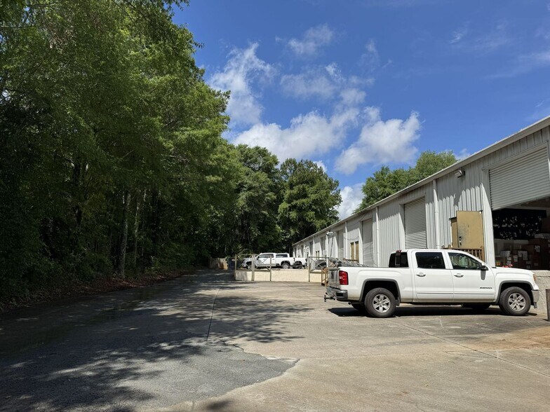 More Photos Of 205-219 Fulton Ct, Peachtree City Light Distribution For Lease