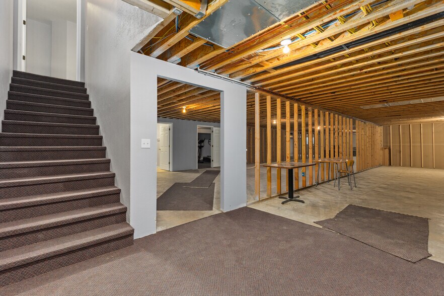 More Photos Of 20586 Old Route 66 Hwy, Staunton Office For Sale