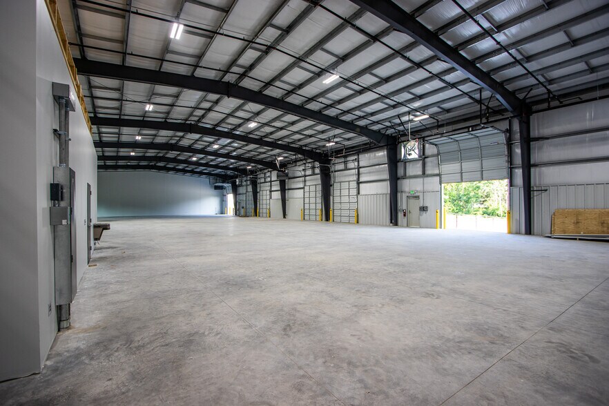More Photos Of 181 Newland Rd, Columbia Warehouse For Lease