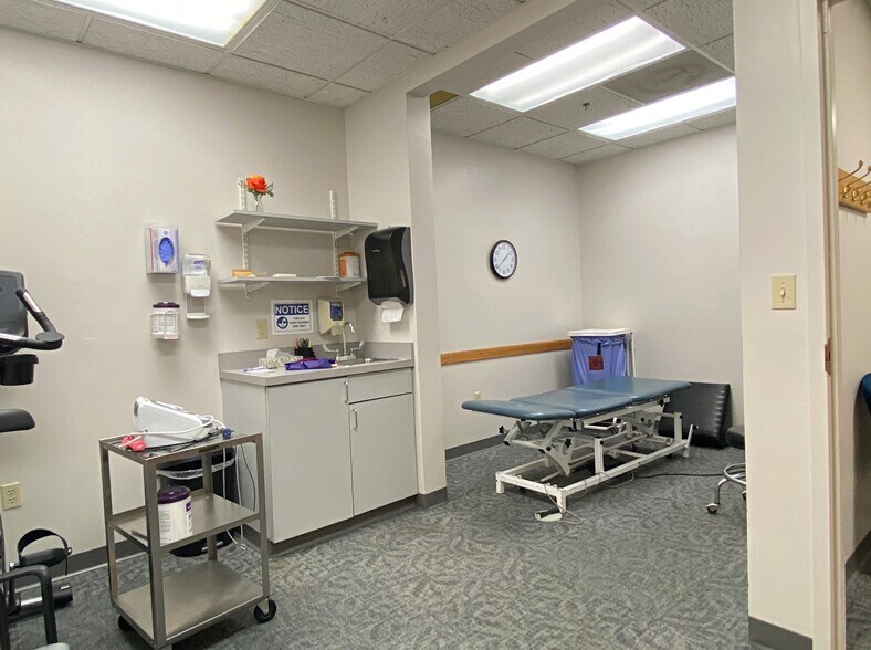 More Photos Of 20 Pondmeadow Dr, Reading Medical For Sale