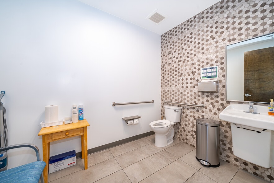 More Photos Of 7560 Red Bug Lake Rd, Oviedo Medical For Sale