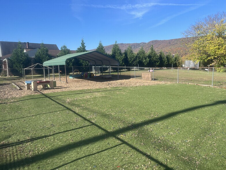 More Photos Of 325 N Kingston Ave, Rockwood Daycare Center For Sale