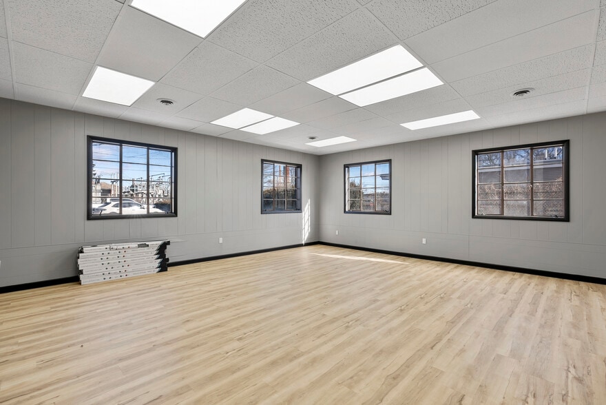 More Photos Of 5 Webb St, Windsor Locks Manufacturing For Lease