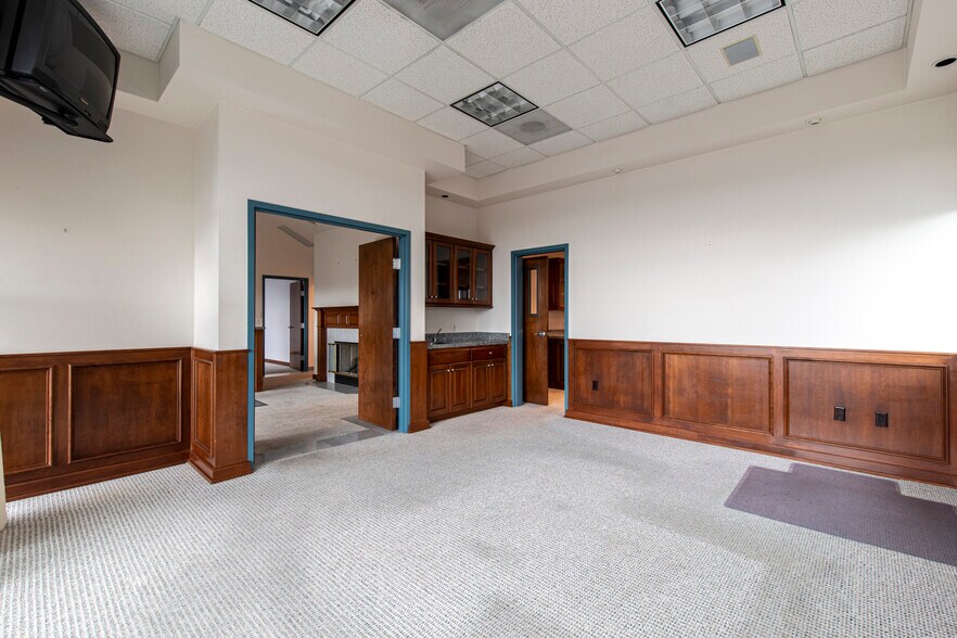 More Photos Of 3535 Del Webb Ave NE, Salem Warehouse For Lease