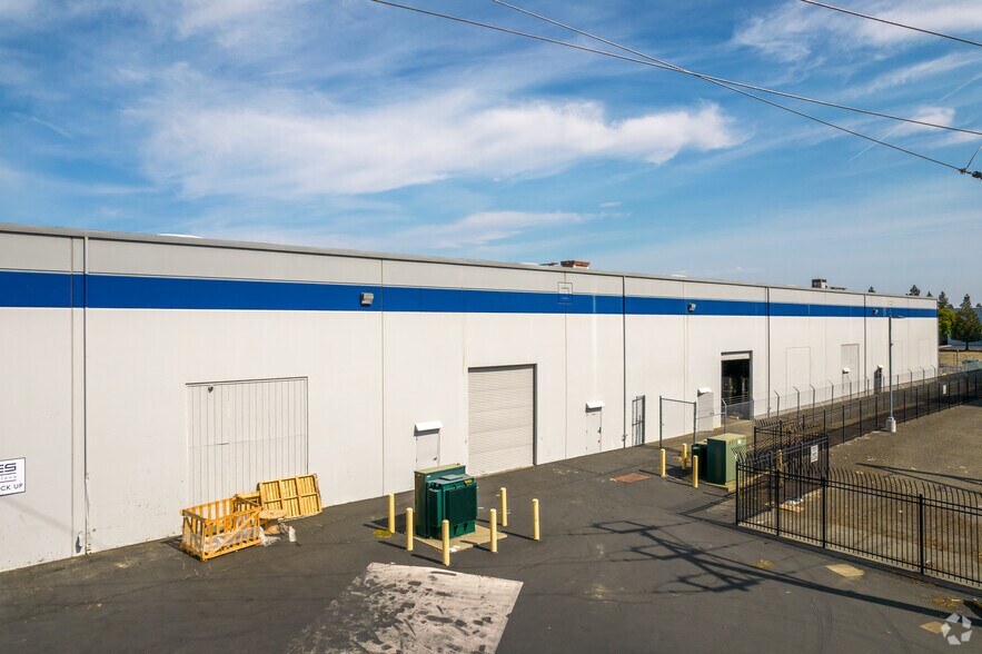 More Photos Of 1720 N Market Blvd, Sacramento Warehouse For Lease