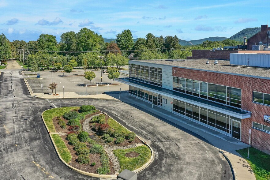 More Photos Of 21 Laurel Ave, Cornwall Medical For Lease