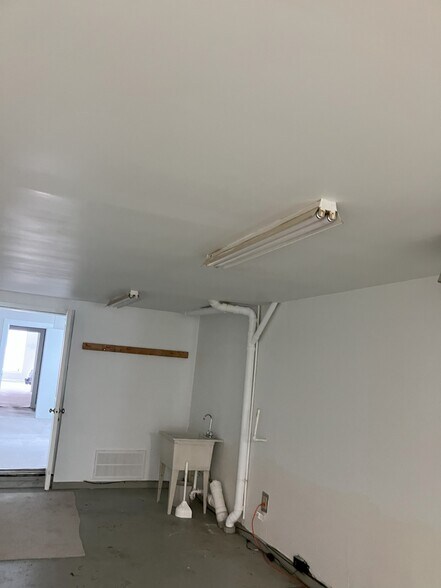 More Photos Of 112 E Main St, Hummelstown Storefront Retail Residential For Lease