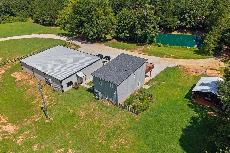 More Photos Of 221 Columbus Dr, Homer Flex For Sale