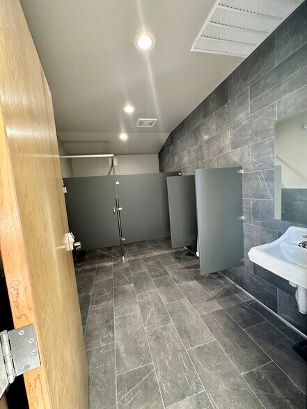 More Photos Of 607 S Public Rd, Lafayette Freestanding For Lease