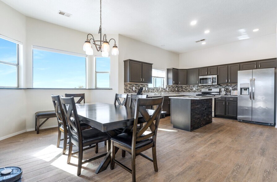 More Photos Of 200 Aldaba Cir NE, Rio Rancho Flex For Sale