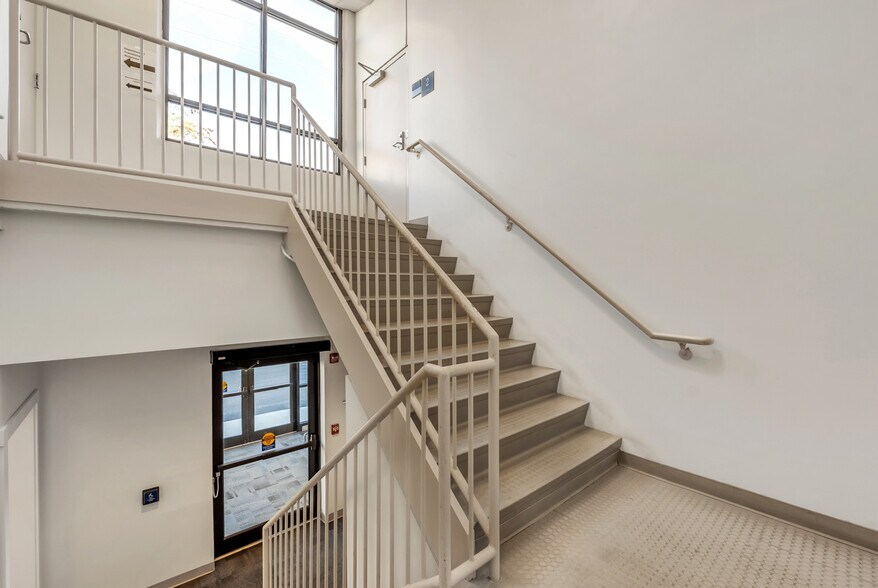 More Photos Of 80 Optical Dr, Southbridge Flex For Lease