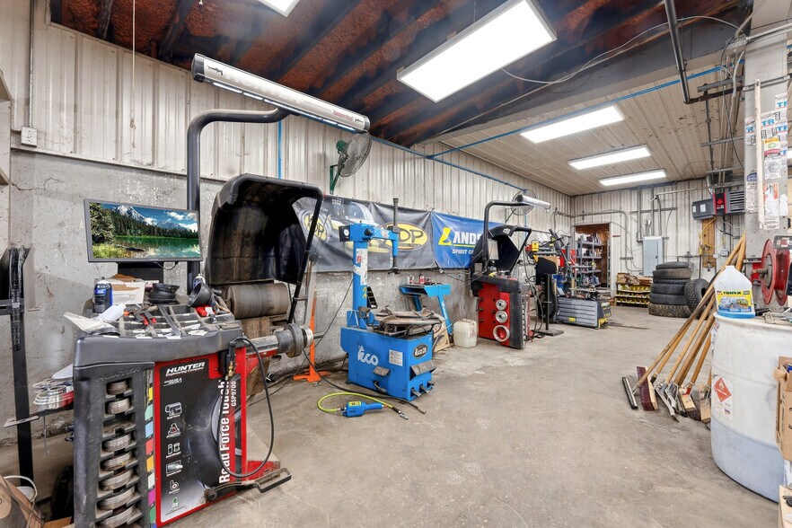 More Photos Of 622 Blue Horizon Dr, Morgantown Auto Repair For Sale