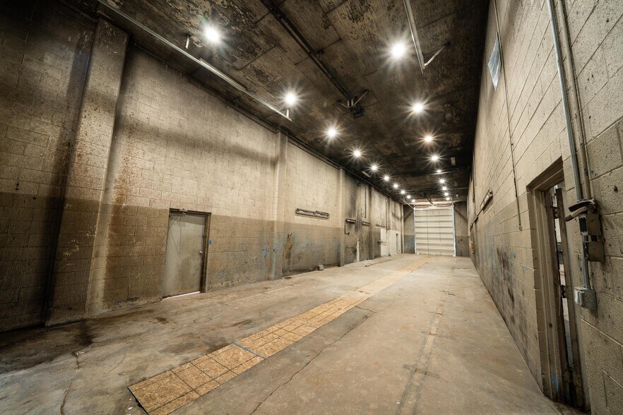 More Photos Of 225 N Highway 91, Summit Service For Lease