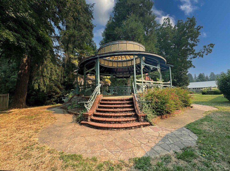 More Photos Of 42837 McKenzie Hwy, Leaburg Freestanding For Sale