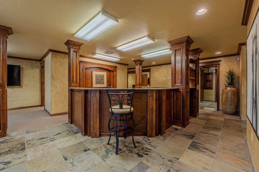 More Photos Of 1530 SW 89th St, Oklahoma City Office For Sale