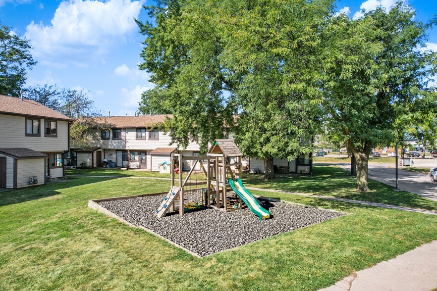 More Photos Of 1453 N 11th Ave E, Newton Apartments For Sale