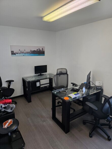 More Photos Of 114 Canfield Pl, Hendersonville Office For Sale