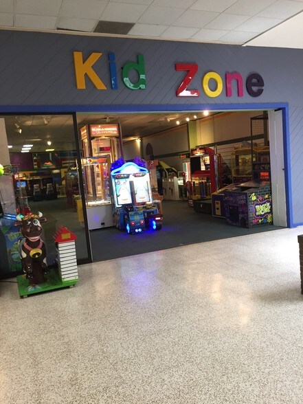 More Photos Of 1 Claypool Hill Mall, Cedar Bluff Unknown For Lease