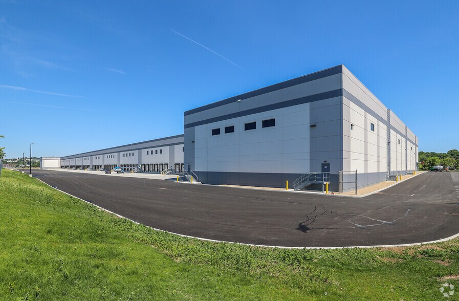 More Photos Of 101 Lee Burbank Hwy, Revere Unknown For Lease