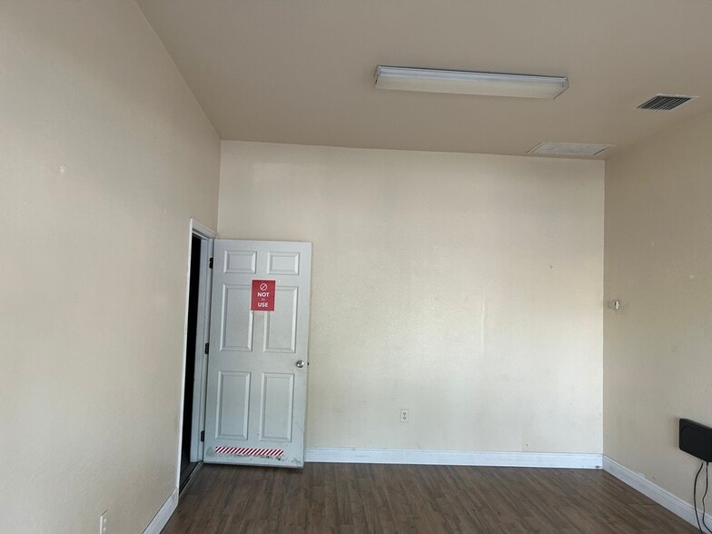 More Photos Of 811 NE 16th St, Ocala Warehouse For Lease