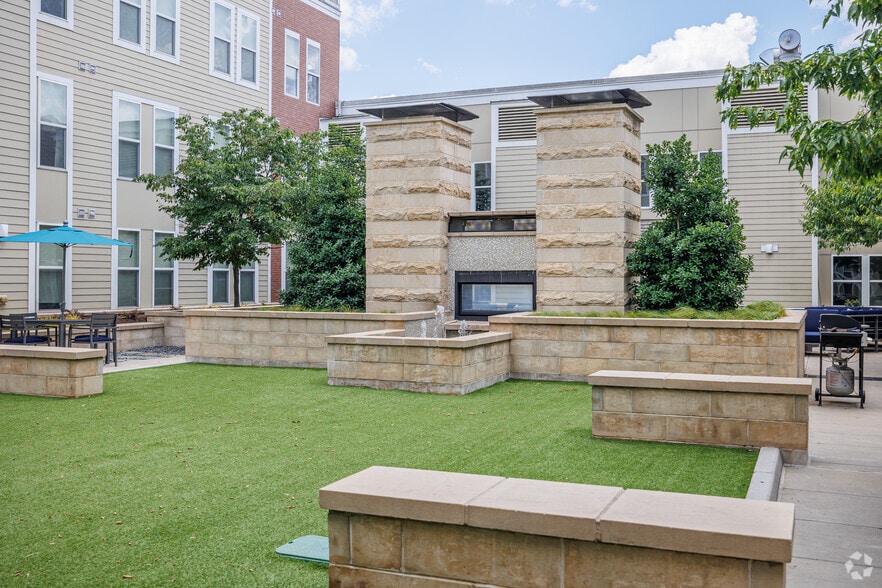 More Photos Of 622 S Broadway, Baltimore Apartments For Lease