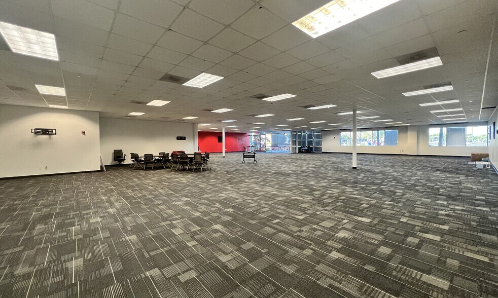More Photos Of 8312 S Hardy Dr, Tempe Warehouse For Lease