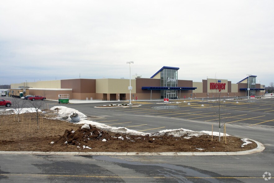 More Photos Of 3700 17 Mile Rd NE, Cedar Springs Supermarket For Lease