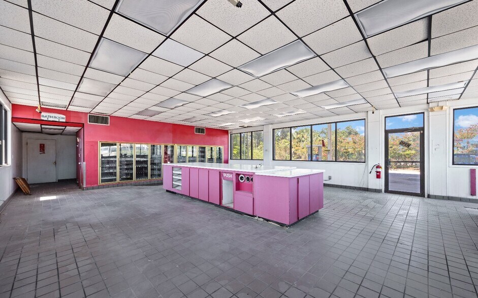 More Photos Of 6669 US-129 Hwy, Live Oak Convenience Store For Sale