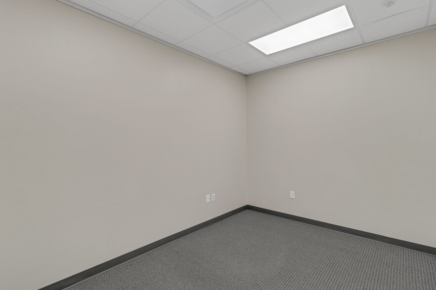 More Photos Of 8110 Parkside Ave, Baytown Warehouse For Sale