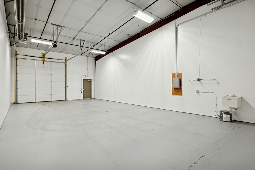 More Photos Of 701-709 Jefferson Ave SW, Watertown Warehouse For Lease