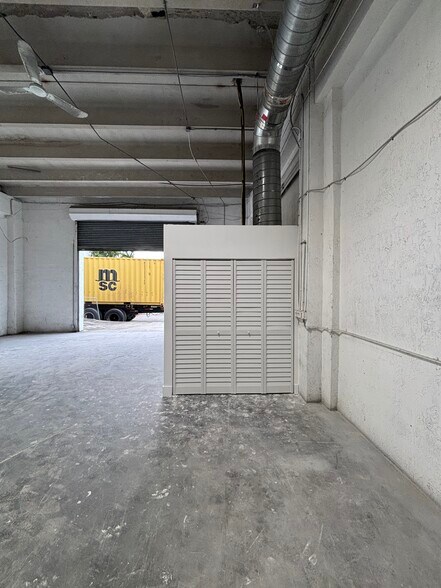 More Photos Of 3400 NW 78th Ave, Miami Showroom For Lease