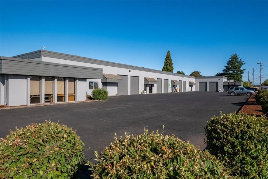 More Photos Of 2300 Ferry St SW, Albany Research And Development For Lease