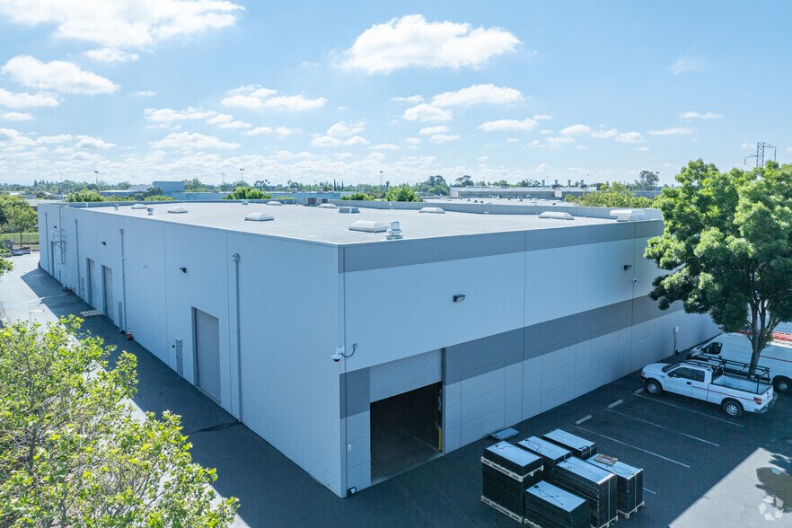 More Photos Of 2709 Academy Way, Sacramento Warehouse For Lease