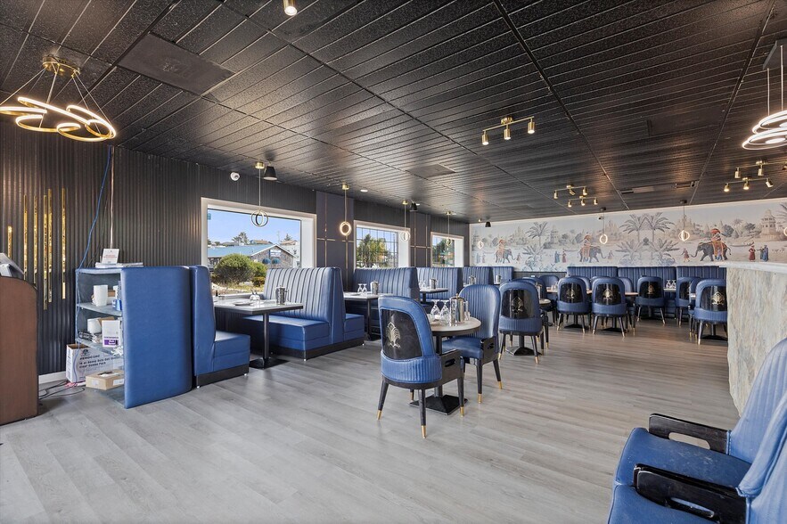 More Photos Of 1006 SW Coast Hwy, Newport Restaurant For Sale