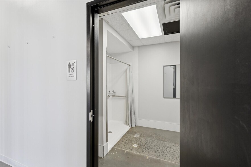 More Photos Of 950 Dekalb Pike, Blue Bell General Retail For Sale