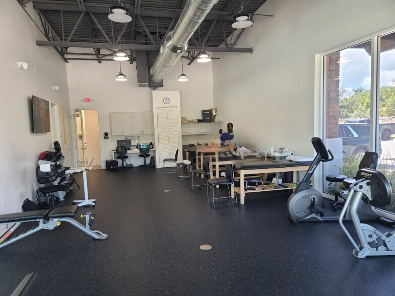 More Photos Of 11050 Griffin Rd, Cooper City Freestanding For Lease