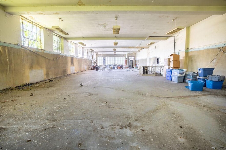More Photos Of 15212 Lake Shore Blvd, Cleveland Flex For Sale