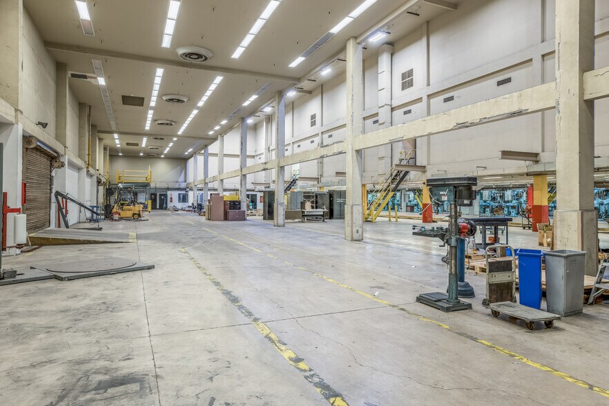 More Photos Of 4850 S Park Ave, Tucson Manufacturing For Lease