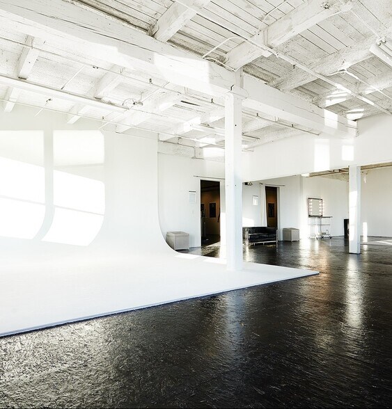 More Photos Of 21-07 Borden Ave, Long Island City Warehouse For Lease