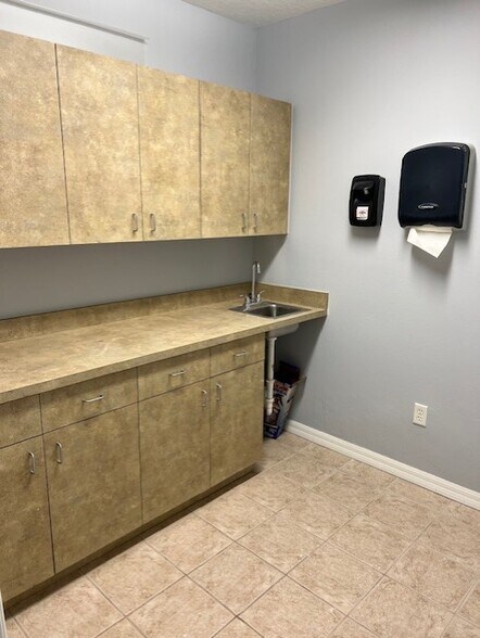 More Photos Of 16586-16590 N Dale Mabry Hwy, Tampa Medical For Lease